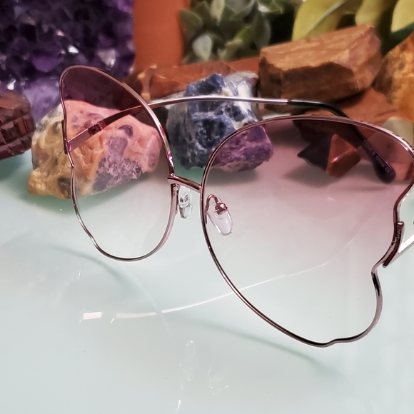 Oversized Butterfly Metal Frame Sunglasses - Picture 2 of 5